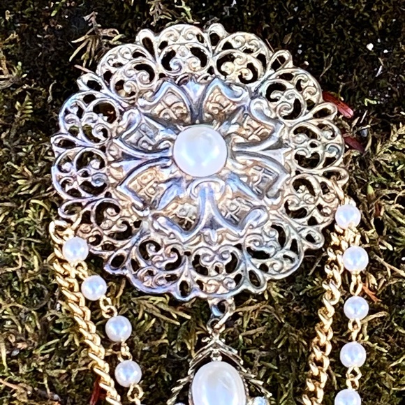 Vintage Victorian Style Collar Brooch! - Picture 5 of 11